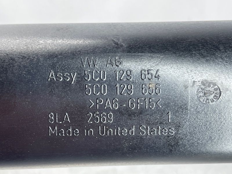 Патрубок воздушного фильтра 5C0129654 Volkswagen Passat