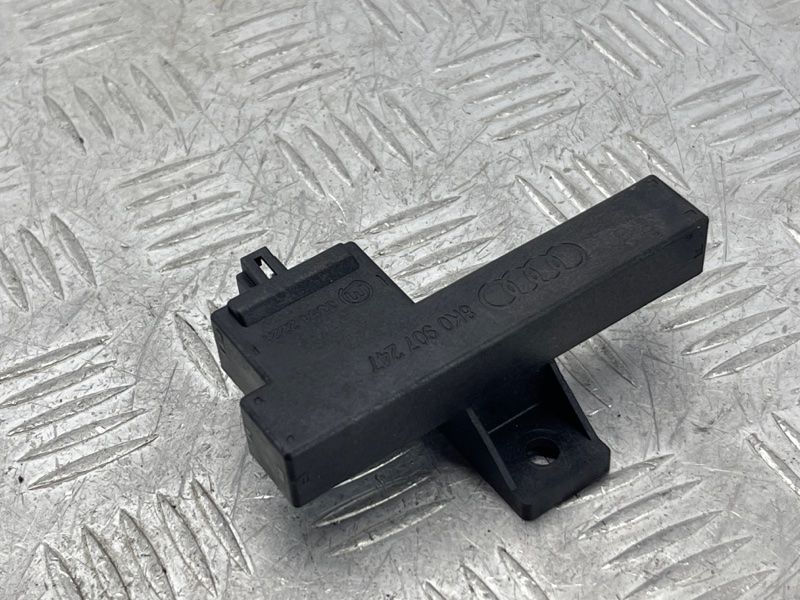Антена безключового доступу (KESSY) 8K0907247 Audi A6 Audi A4, Audi A4 Allroad, Audi A5, Audi A6, Audi A7, Audi A8, Audi Q5, Audi RS5, Audi RS7, Audi S4, Audi S5, Audi S6, Audi S7, Audi S8, Audi SQ5
