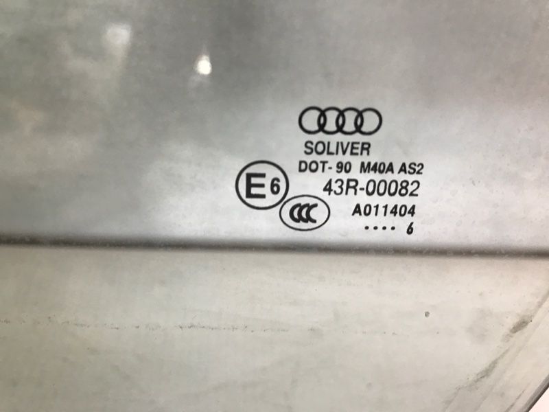 Скло дверей Audi Q3