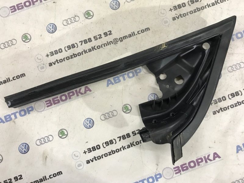 Уплотнитель двери 3C8857506 Volkswagen CC