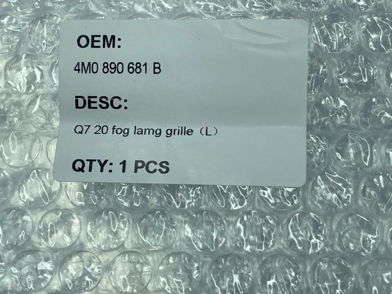 Решетка воздухозаборника бампера 4M0890681B Audi Q7