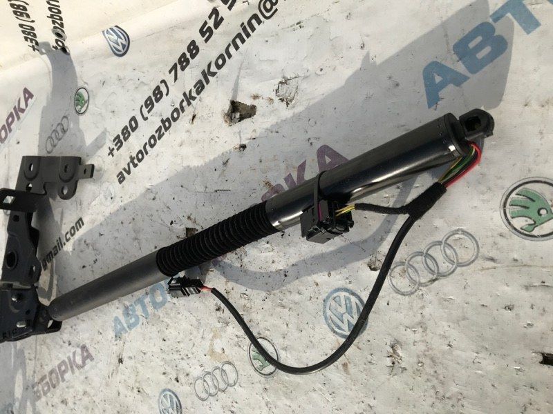 Привідний блок кришки багажника 4G8827851F Audi A7