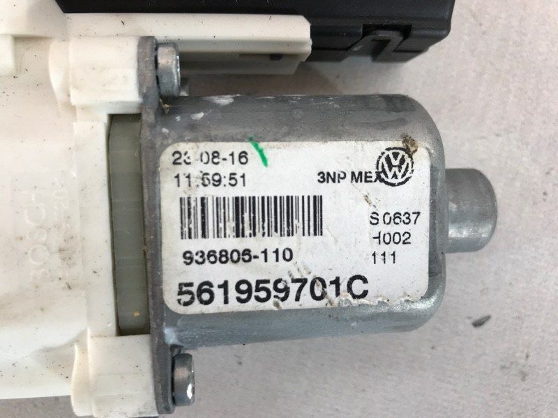 Мотор стеклоподъемника 561959701C Volkswagen Passat