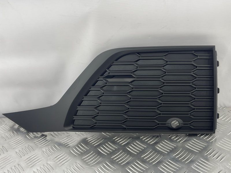 Решетка воздухозаборника бампера 4M0890681B Audi Q7