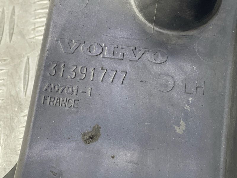 Кронштейн крила 31391777 Volvo XC90