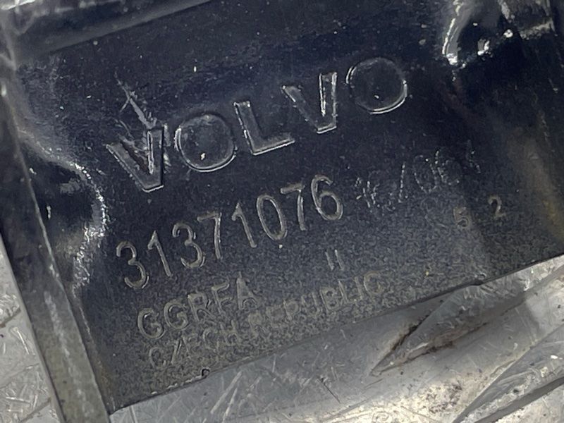 Петля кришки багажника 31371076 Volvo XC90