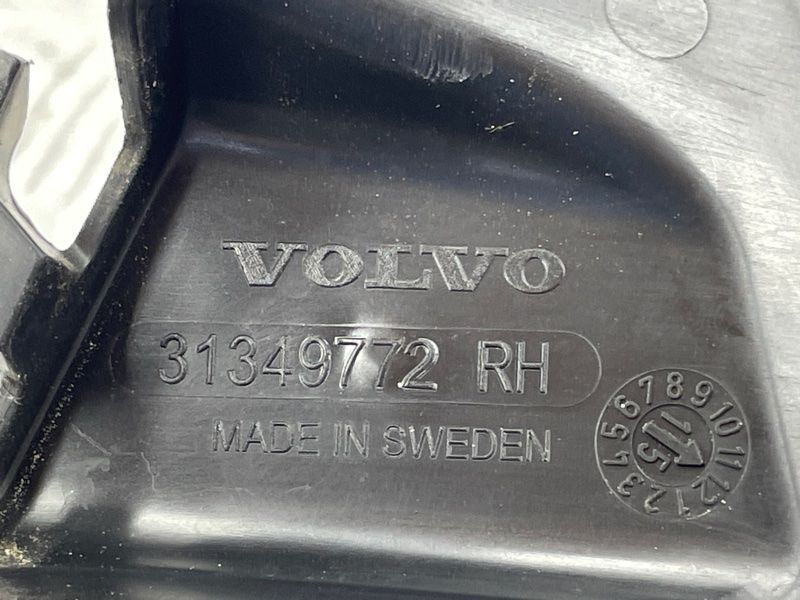 Кронштейн замка дверей Volvo XC90