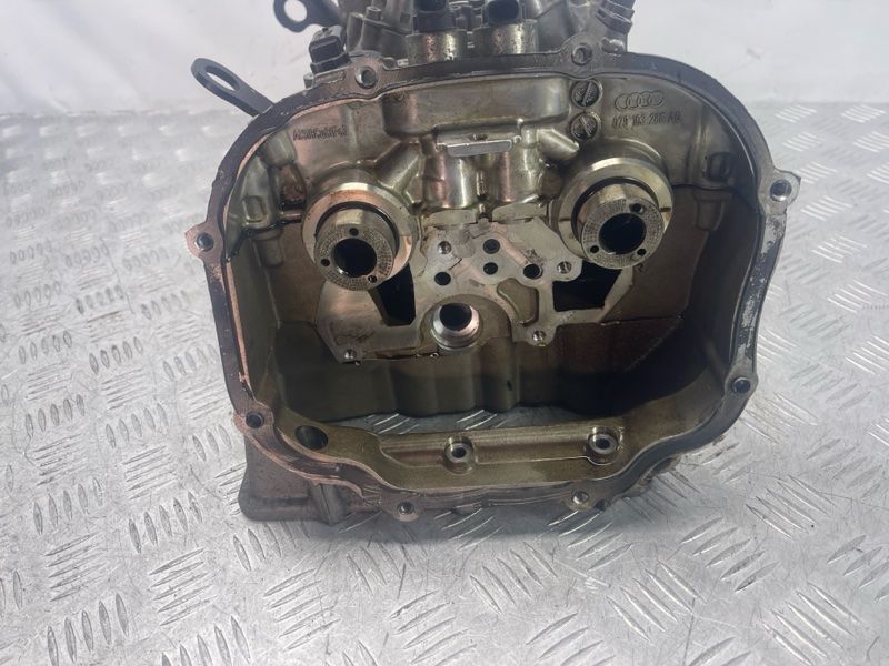 Головка блоку циліндрів 079103064DD Audi S6
