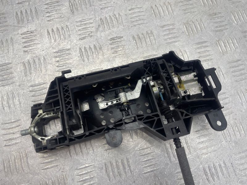 Кронштейн ручки 9W01837811A Audi A4 Allroad