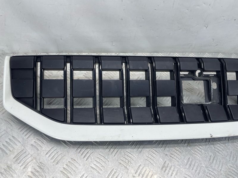 Решітка переднього бампера 31698060 Polestar 2
