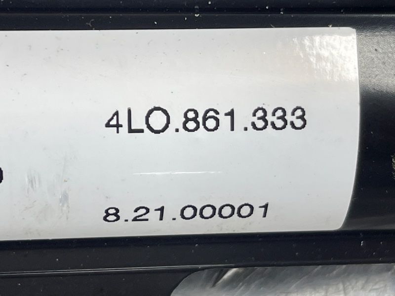 Шторка дверей сонцезахисна 4L0861333 Audi Q7