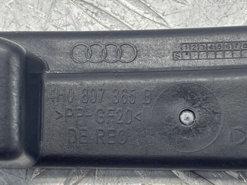 Направляющая Audi A8
