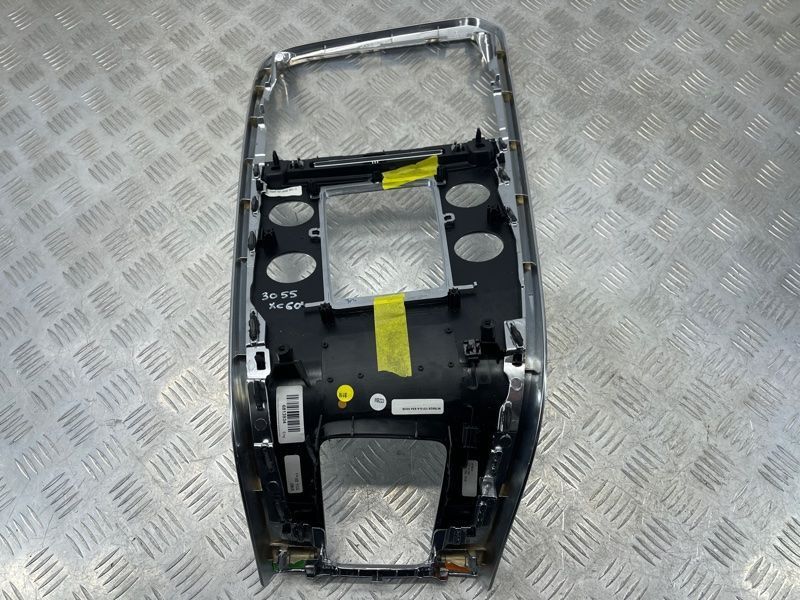Декоративная накладка центральной консоли 31351079 Volvo XC60