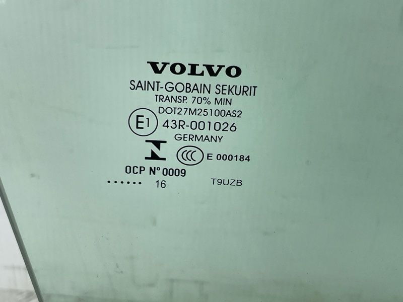 Стекло двери 31352945 Volvo XC90
