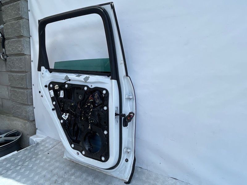 Двері 7P0833055A Volkswagen Touareg