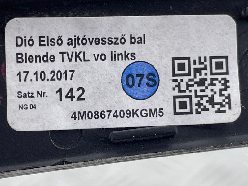 Декоративна вставка дверей 4M0867409KGM5 Audi Q7