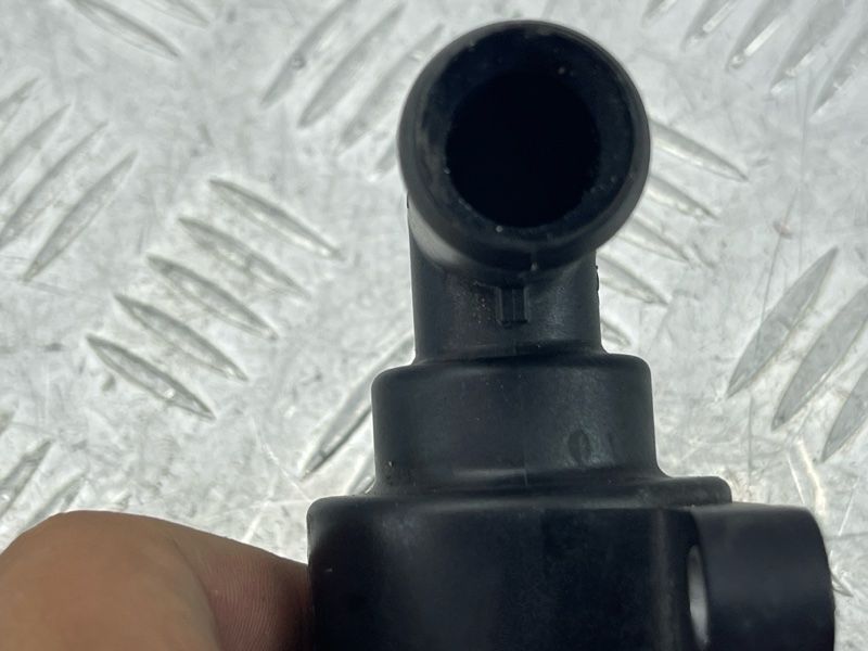 Клапан електромагнітний 4H0121671D Audi Q7