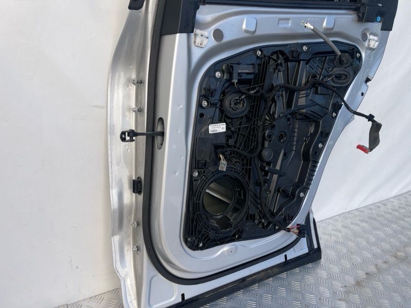 Двері 31689548 Volvo XC60