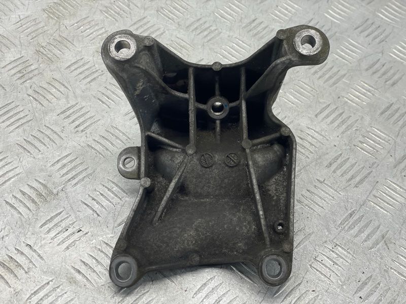Кронштейн 8W0199308R Audi A6