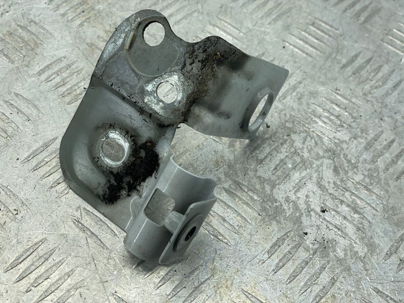 Кронштейн крыла 4M0821167A Audi Q7
