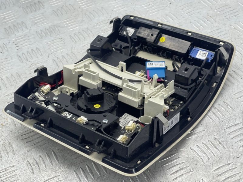Плафон освітлення салону Volkswagen Touareg