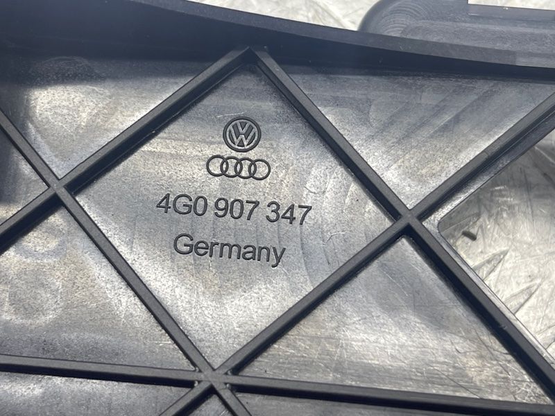 Кронштейн Audi A6
