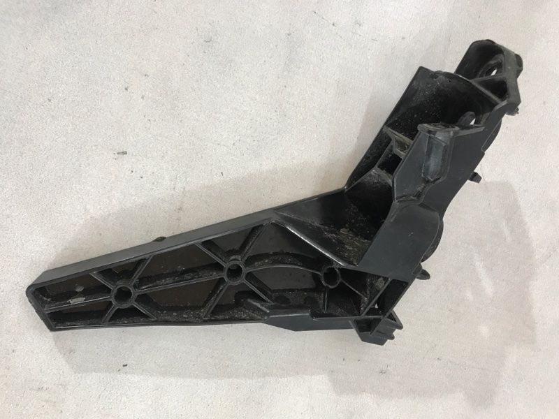 Кріплення крила 17A807183 Volkswagen Jetta