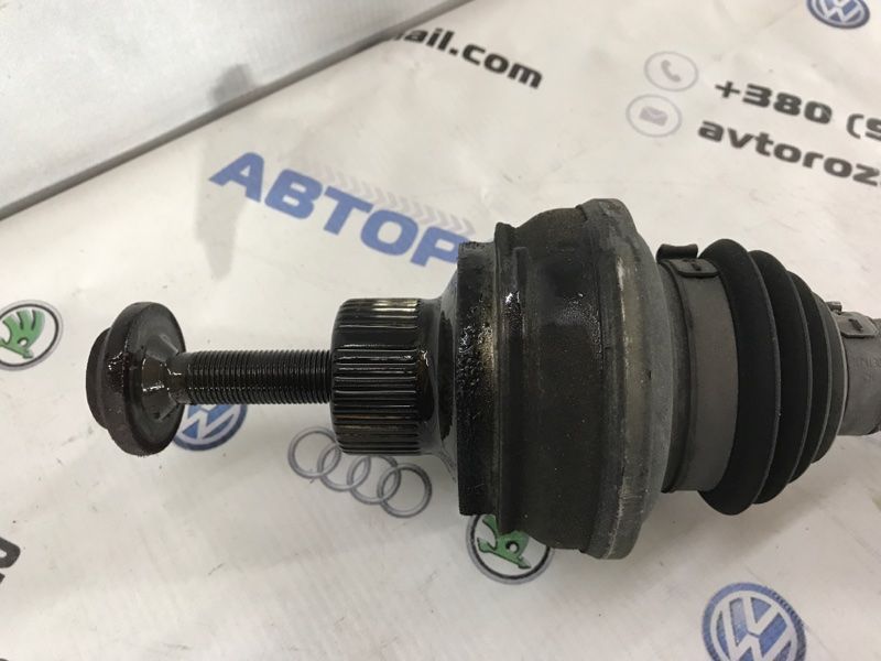 Піввісь 8R0501203C Audi A6