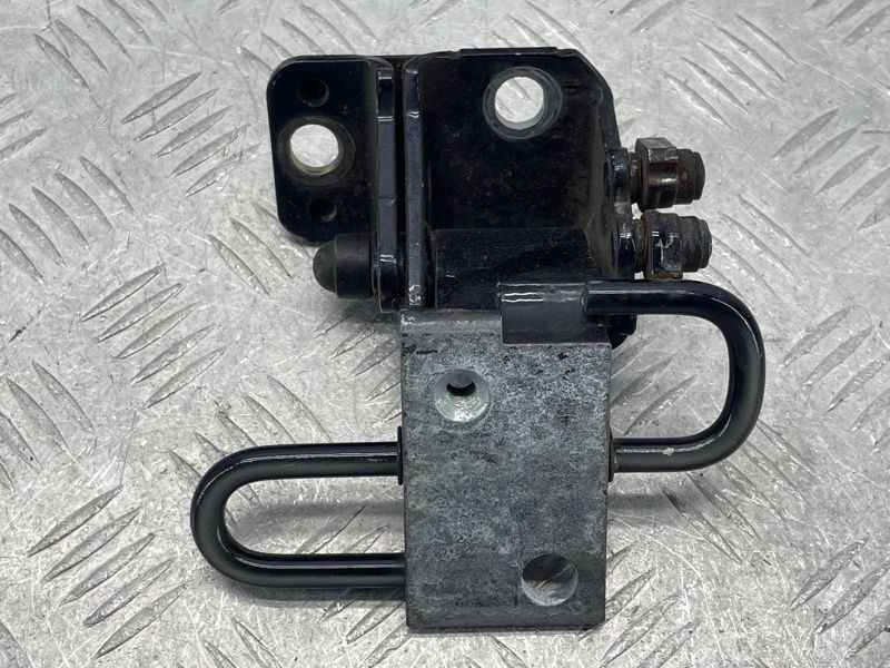 Петля двери нижняя 3C8833412B Volkswagen CC