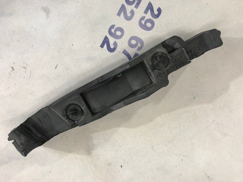 Уплотнитель крыла 4G8823722 Audi A7