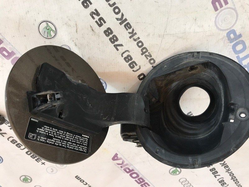 Корпус лючка кришки паливного бака в зборі 31298740 Volvo XC60