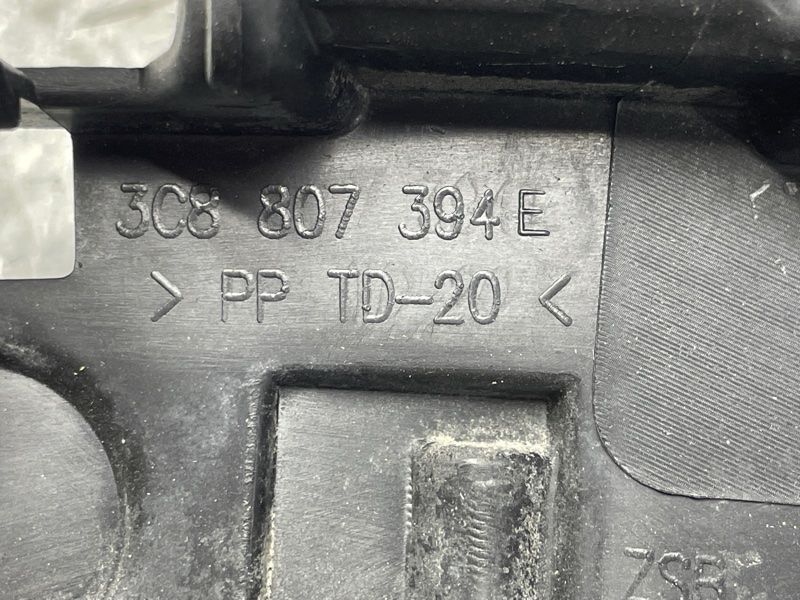 Направляющая заднего бампера 3C8807394E Volkswagen CC