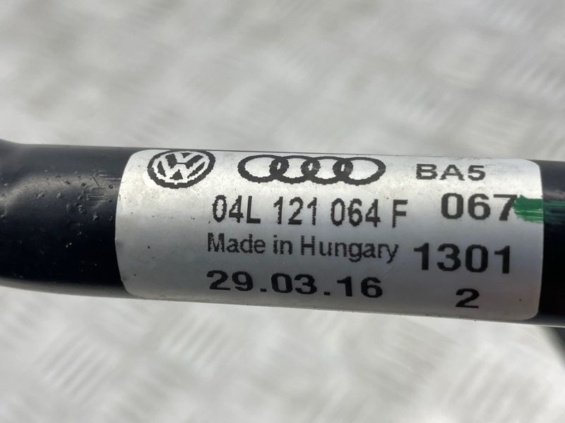 Трубка воды 04L121064F Audi Q3