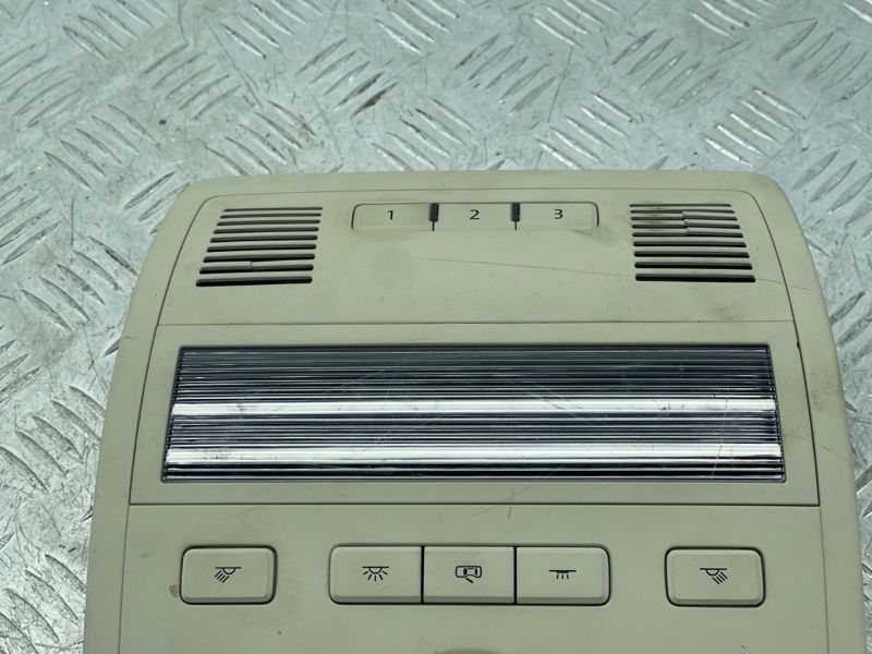 Плафон освітлення салону Volkswagen Touareg