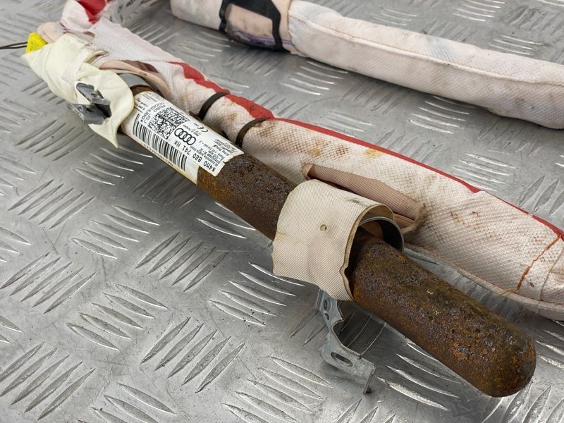 Шторка безпеки бічна / Airbag 4M0880741H Audi Q7