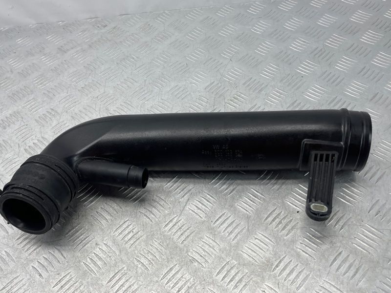 Патрубок воздушного фильтра 5C0129654 Volkswagen Passat