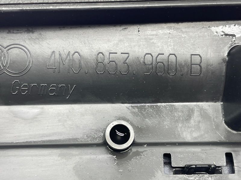 Накладка двери 4M0853960B Audi Q7