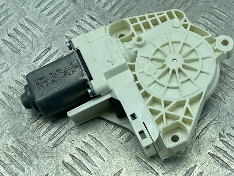 Електродвигун склопідйомника задній лівий 8K0959811A Audi Touareg Audi A4, Audi A4 Allroad, Audi A6, Audi Q3, Audi Q5, Audi S4, Audi S6, Audi SQ5, Porsche Cayenne, Volkswagen Touareg