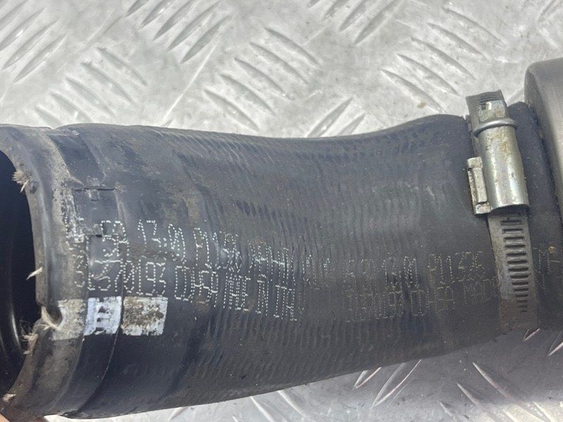 Патрубок інтеркулера 31370193 Volvo XC60