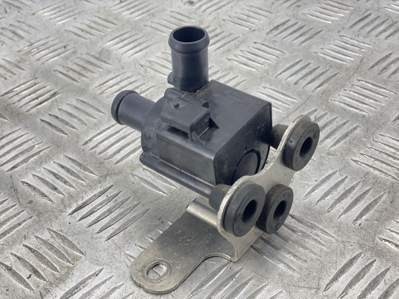 Додатковий насос охолоджуючої рідини 06H121601N Audi A6 Audi A7 Sportback, Audi Q5 PHEV, Audi S7 Sportback, Audi A4, Audi A4 Allroad, Audi A5, Audi A5 Sportback, Audi A6, Audi A6 Allroad, Audi A7, Audi A8, Audi Q5, Audi Q5 Sportback, Audi Q7, Audi R8, Audi S4, Audi S5, Audi S5 Sportback, Audi S6, Audi SQ5, Audi SQ5 Sportback