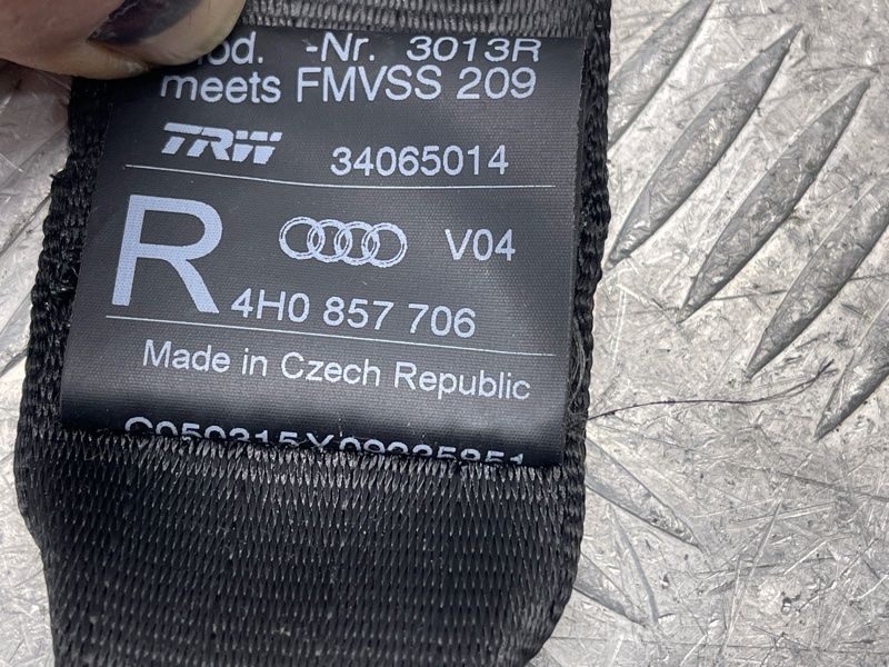 Ремінь безпеки Audi A8