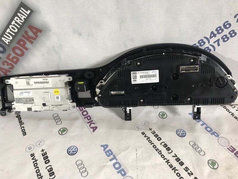 Комбинация приборов / Спидометр 4L0920984T Audi Q7