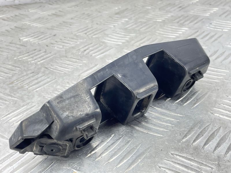Направляющая бампера 7p6807183f Volkswagen Touareg