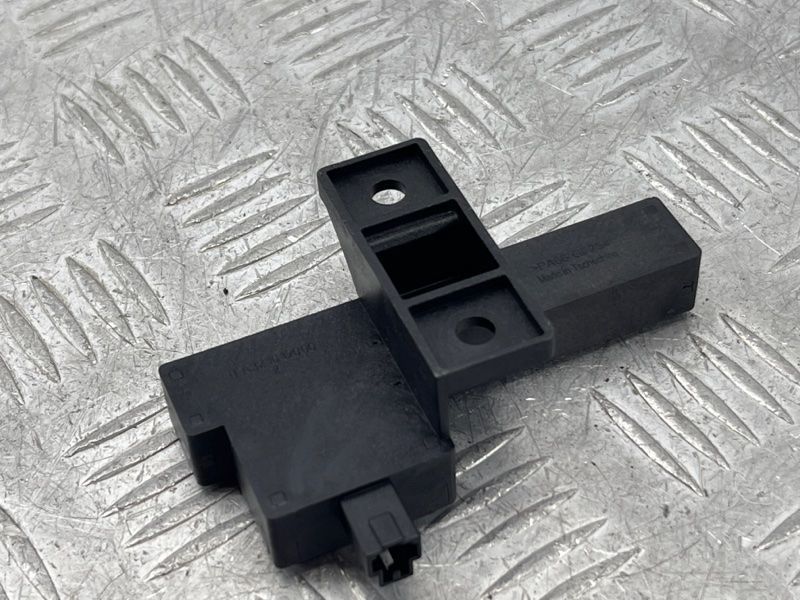 Антена безключового доступу (KESSY) 8K0907247 Audi A6 Audi A4, Audi A4 Allroad, Audi A5, Audi A6, Audi A7, Audi A8, Audi Q5, Audi RS5, Audi RS7, Audi S4, Audi S5, Audi S6, Audi S7, Audi S8, Audi SQ5