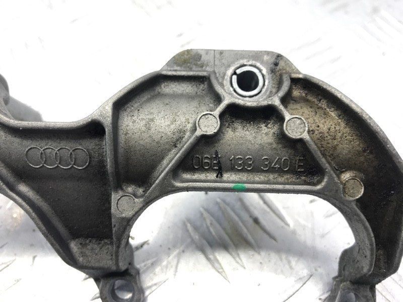 Кронштейн впускного колектора 06E133340E Audi Q7