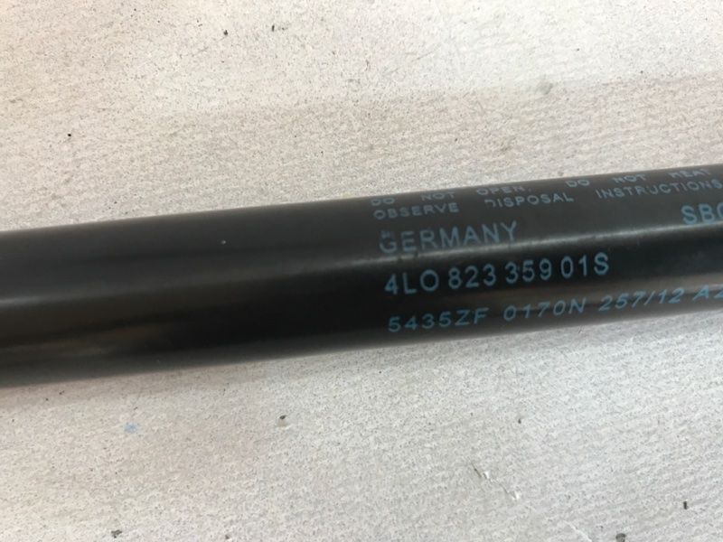 Газовый упор капота / Амортизатор 4L0823359 Audi Q7