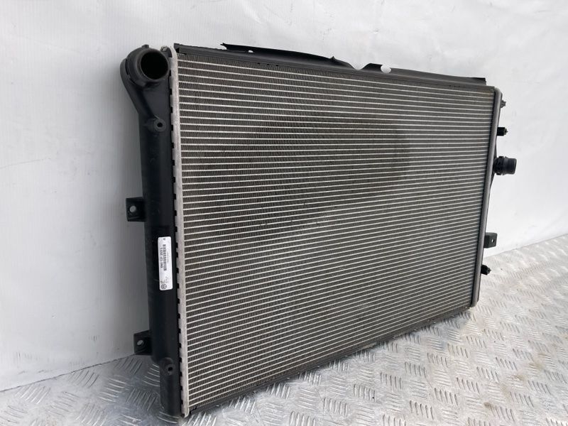 Радіатор охолодження двигуна 5N0121253L Volkswagen Tiguan