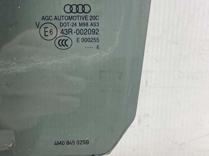 Скло дверей 4M0845025B Audi Q7