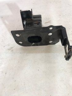 Кріплення підсилювача бампера 4L0807134C Audi Q7