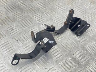 Кронштейн 8R0201827G Audi Q5